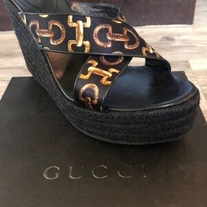 New Gucci horsebit wedges. Sz 7